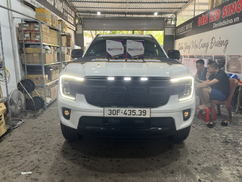 Độ đèn nâng cấp ánh sáng Bi Titan Platinum Plus cho xe Ford Everest